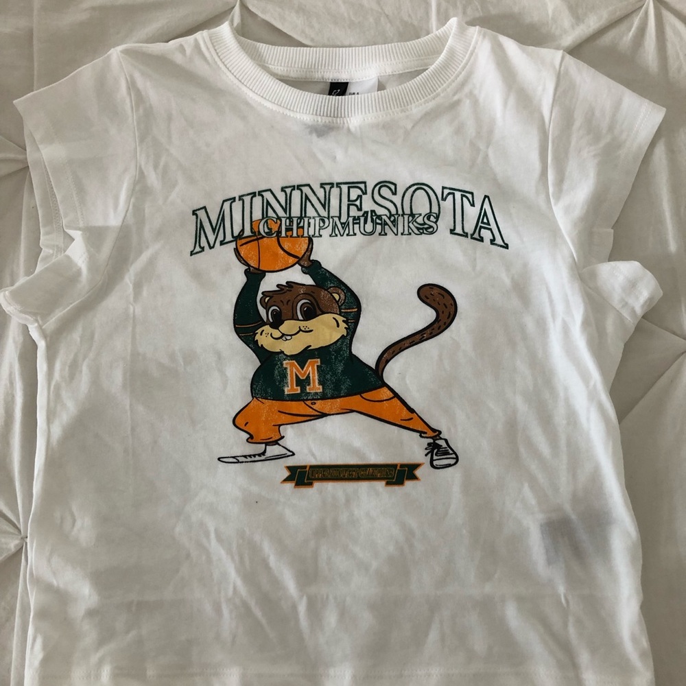 White crop top 🤍🧡